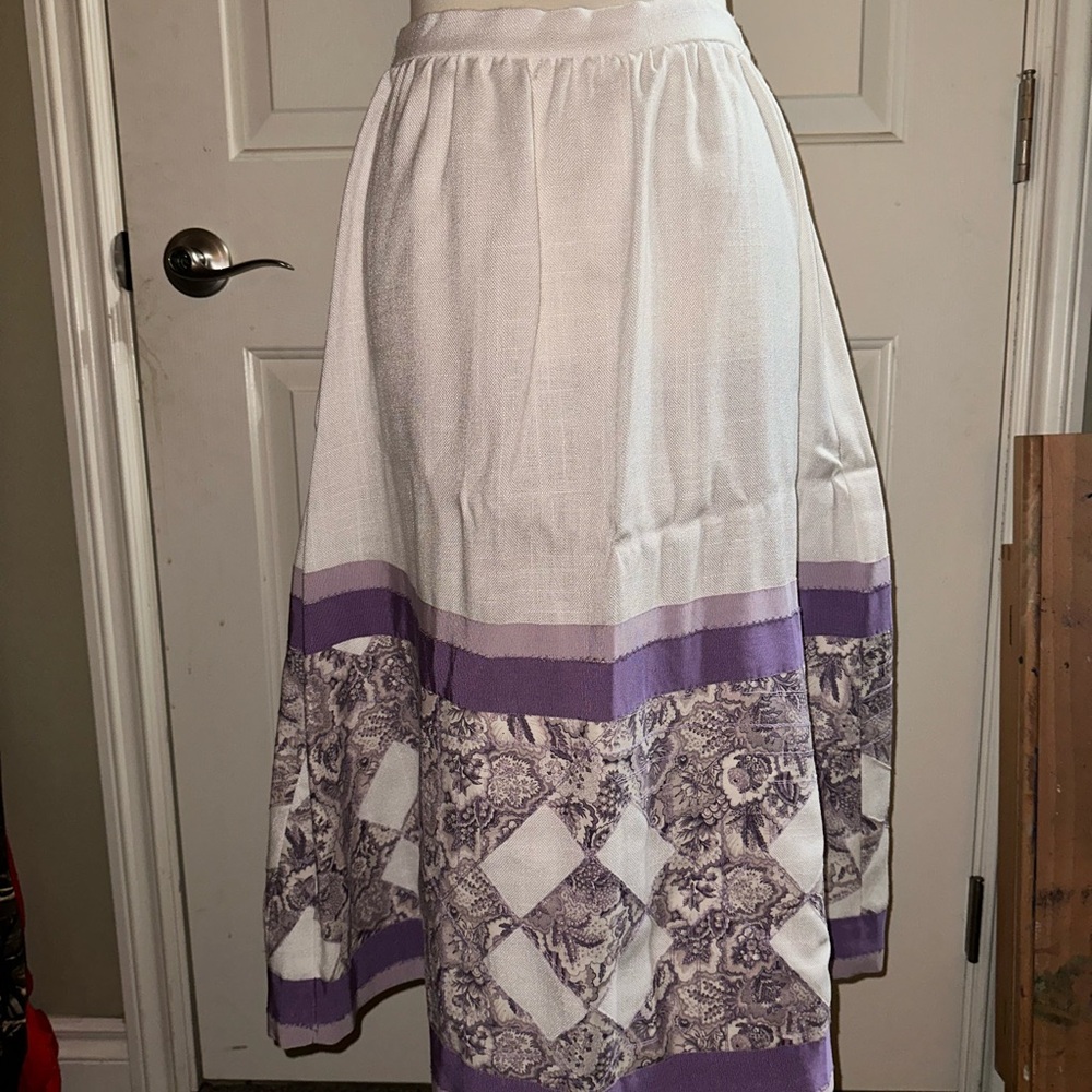 Vintage 1970’s Elegant Purple Floral Women's skirt - Picture 2 of 15